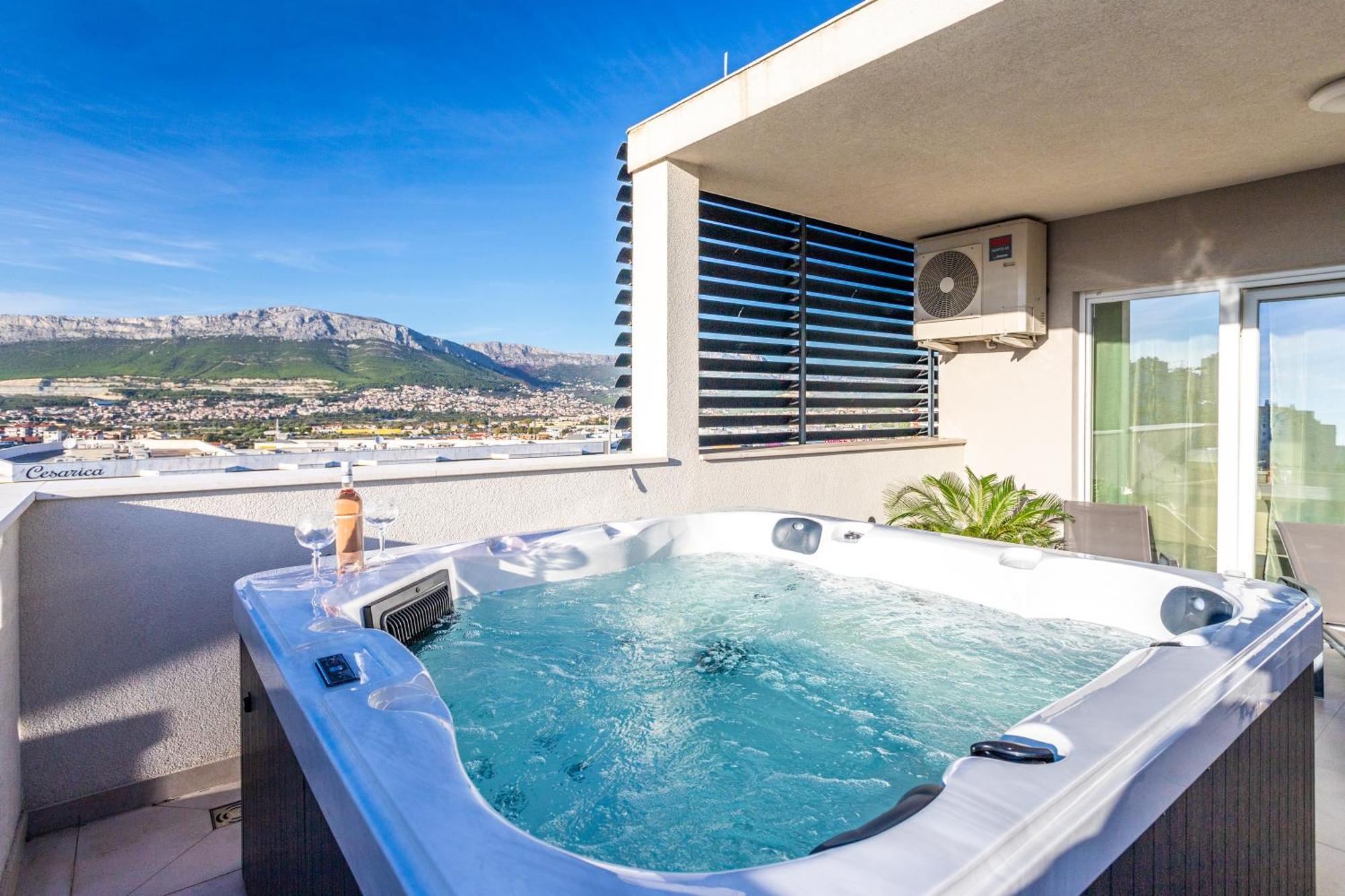 Апартаменты Luxury Penthouse Papic With Jacuzzi & The View Сплит